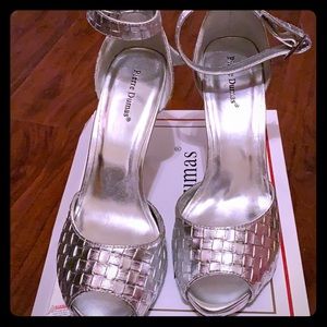 Cute weaves open toe heels